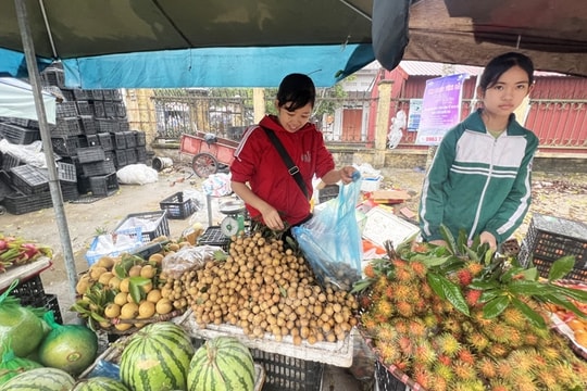 Nhu cầu đồ ăn chay, hoa quả tăng mạnh dịp Thanh minh